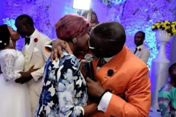Awkward Moment Comedian Publicly Taught Wedding Couple How To Kiss (Photos)